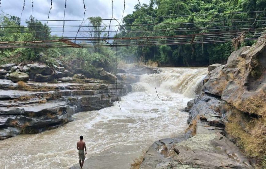 পাহাড়ি পথে রোমাঞ্চকর যাত্রায় নাফাখুম ভ্রমন